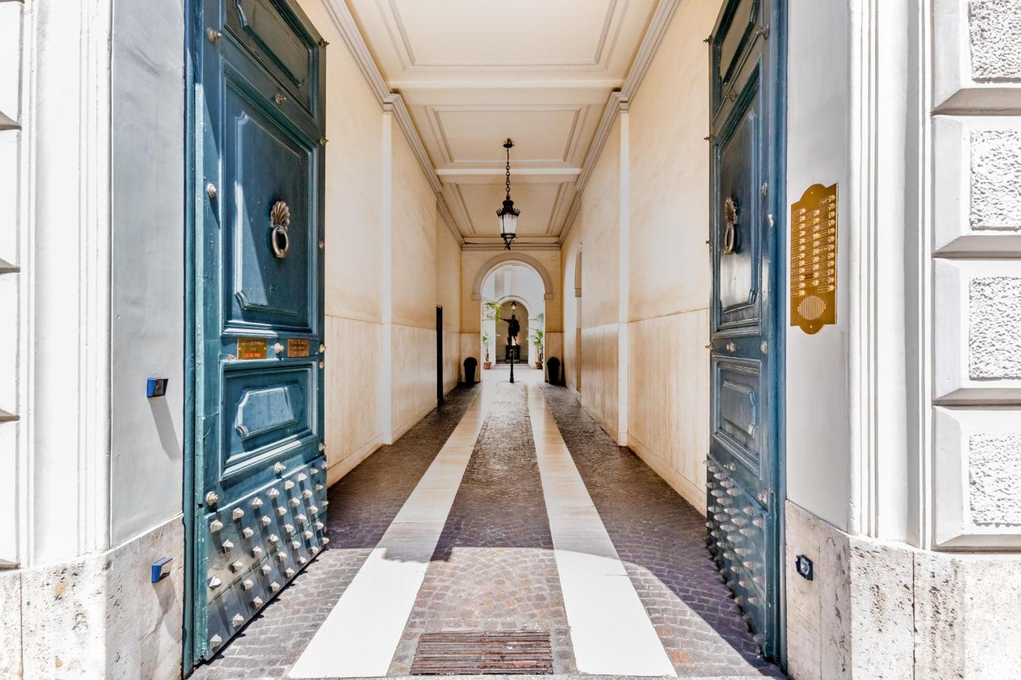 Attico Nel Cuore Di Roma Con Box Privato Per Auto Extérieur photo