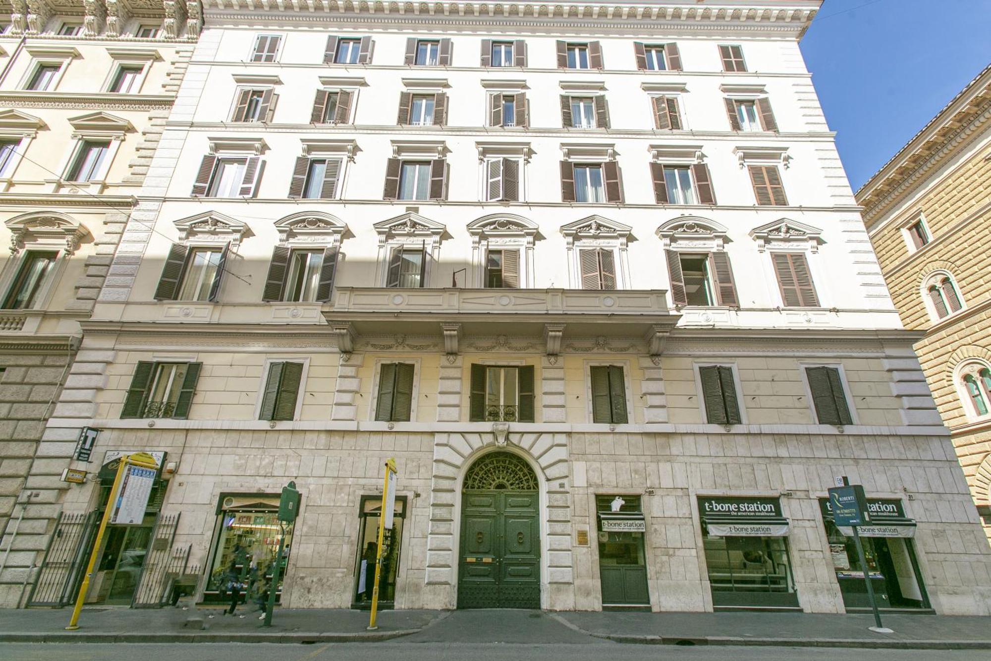 Attico Nel Cuore Di Roma Con Box Privato Per Auto Extérieur photo